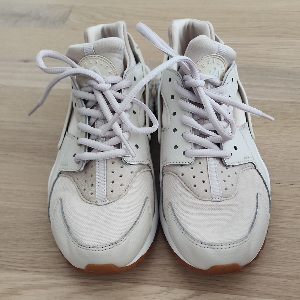 Nike Women's Sneakers - White and Tan
